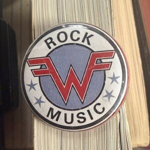 Vintage 2001 Weezer button pin